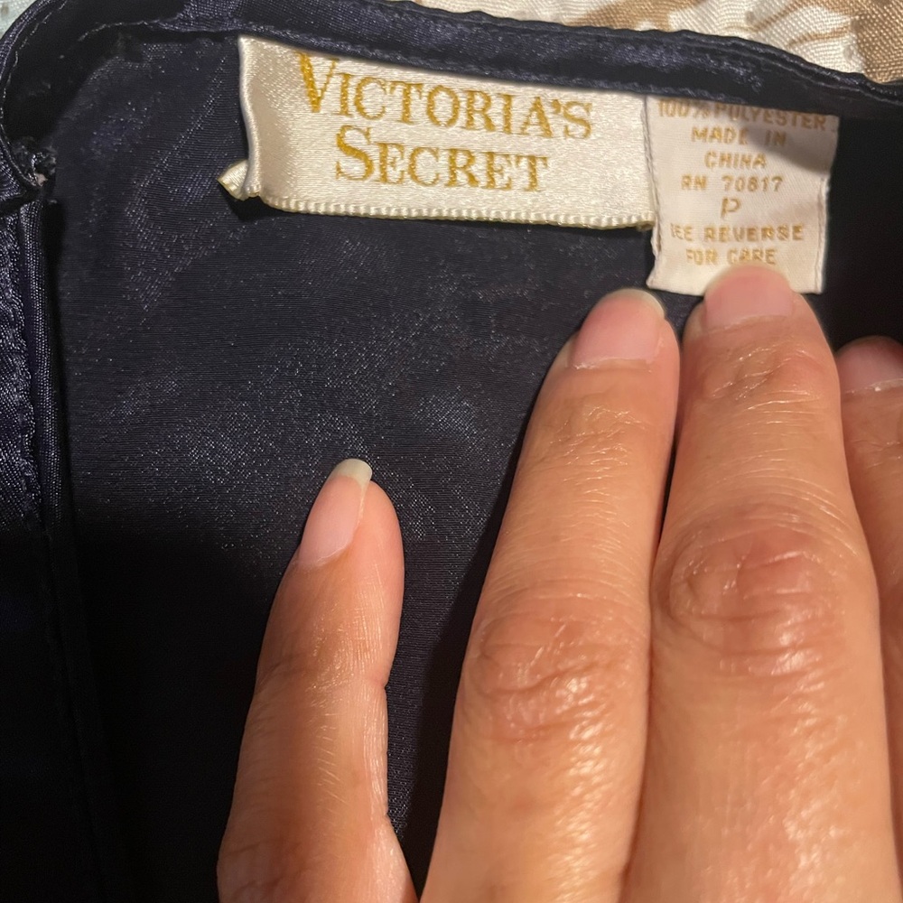 Vintage Victoria Secret gold label silky sleep shirt - Picture 2 of 7